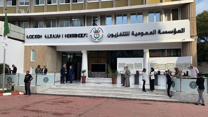 التلفزيون الجزائري يُعلن عن مسابقة وطنية لتوظيف مذيعين في عدة تخصصات